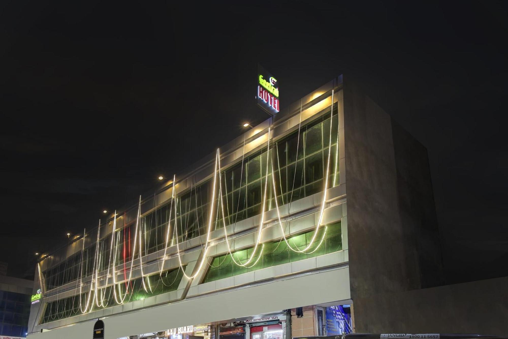 Townhouse Geetraj Near Shalimar Gateway Hotel